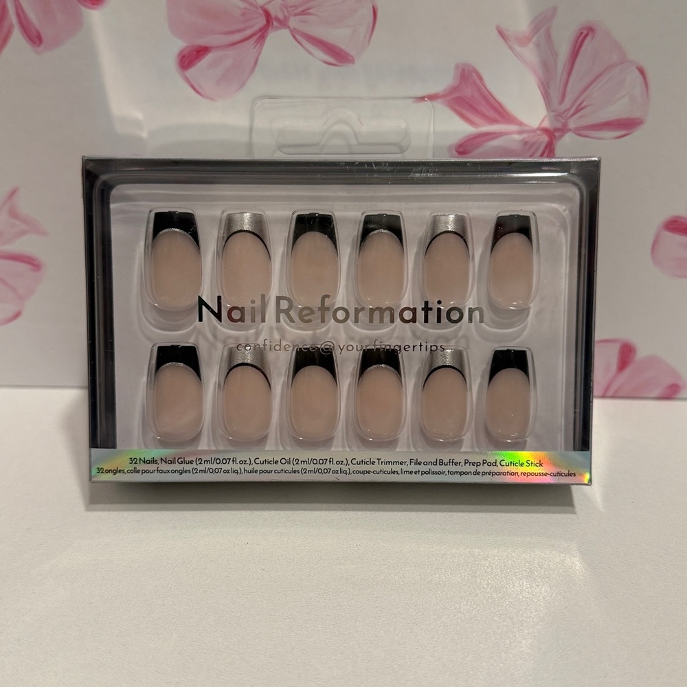 Nail‎ Reformation Nude Press-On Nails with Black & Silver French Tips